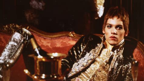 Velvet Goldmine – Ein extravagant-surrealer Trip durch die Glam-Rock-Szene der 70er!